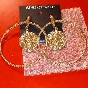 ⭐2 for $15⭐ Hoop gold lion head earrings